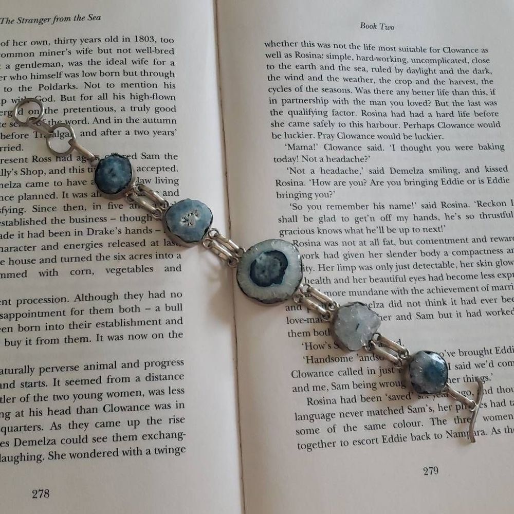 Sliced Blue Agate Geodes Bracelet - Picture 2 of 8